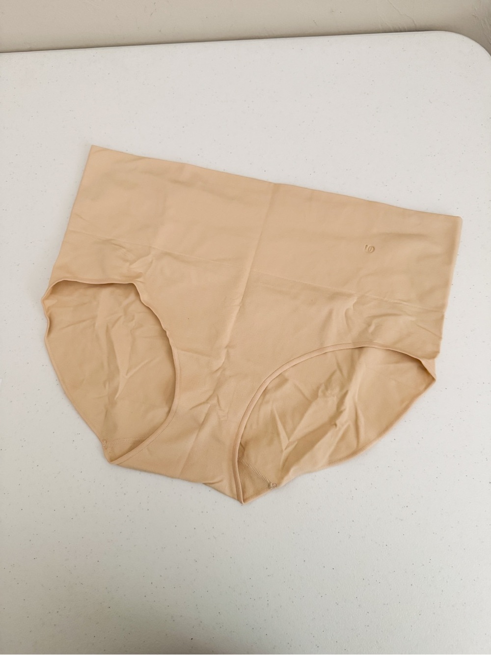New Underoutfit Smoothing at Waist Seamless Nude Shapewear Briefs